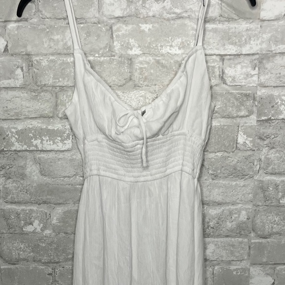 Hollister Dresses & Skirts - Hollister White Maxi Sundress – Cutout Back (NWT)